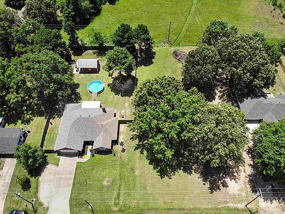 5th image of 228 Chrystal Ln