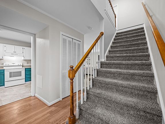 3rd image of 404 Broad Leaf Cir