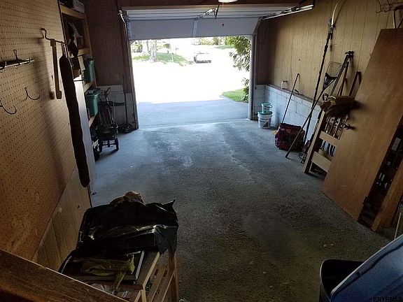 3rd image of 70 Oakwood Dr