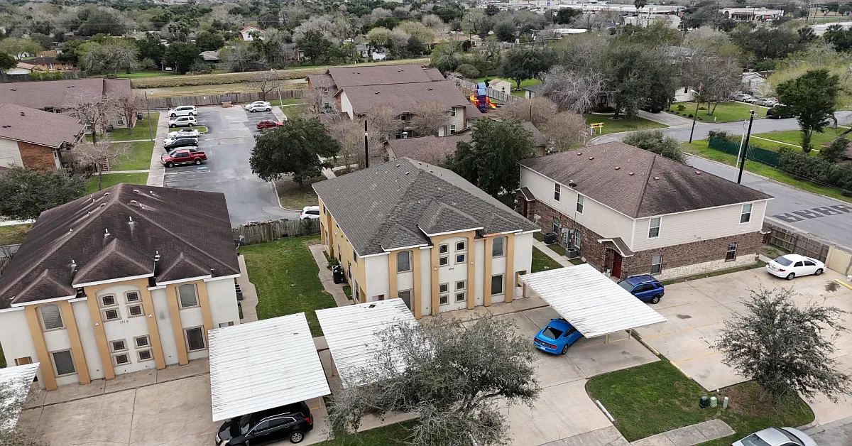 1706 Stone Dr — Photo 2