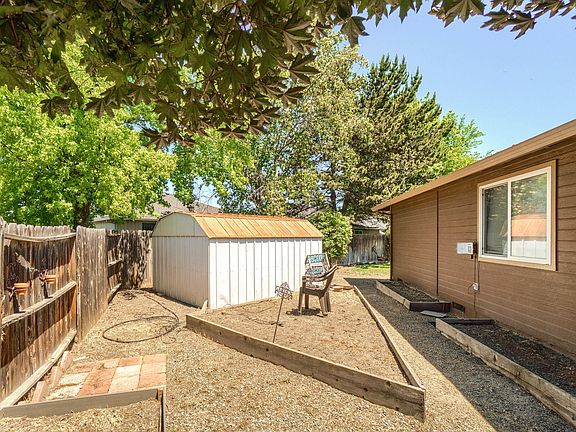 3rd image of 254 Summer Glen Ct