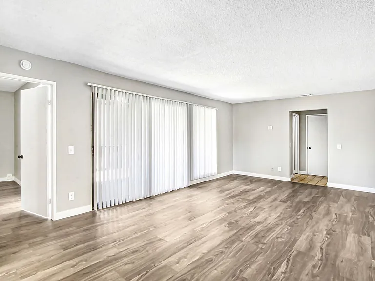 Palm Riverside — Photo 2
