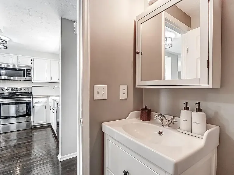 6406 Amber Ct — Photo 16
