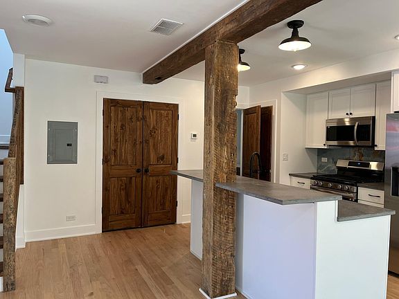 3rd image of 1119 Wesley Ave #B