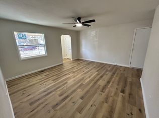 806 Stratford Dr, Champaign, IL
