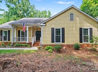 4300 Saxonbury Way, Charlotte, NC 28269