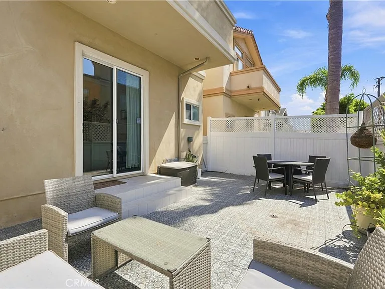 1740 Havemeyer Ln — Photo 35