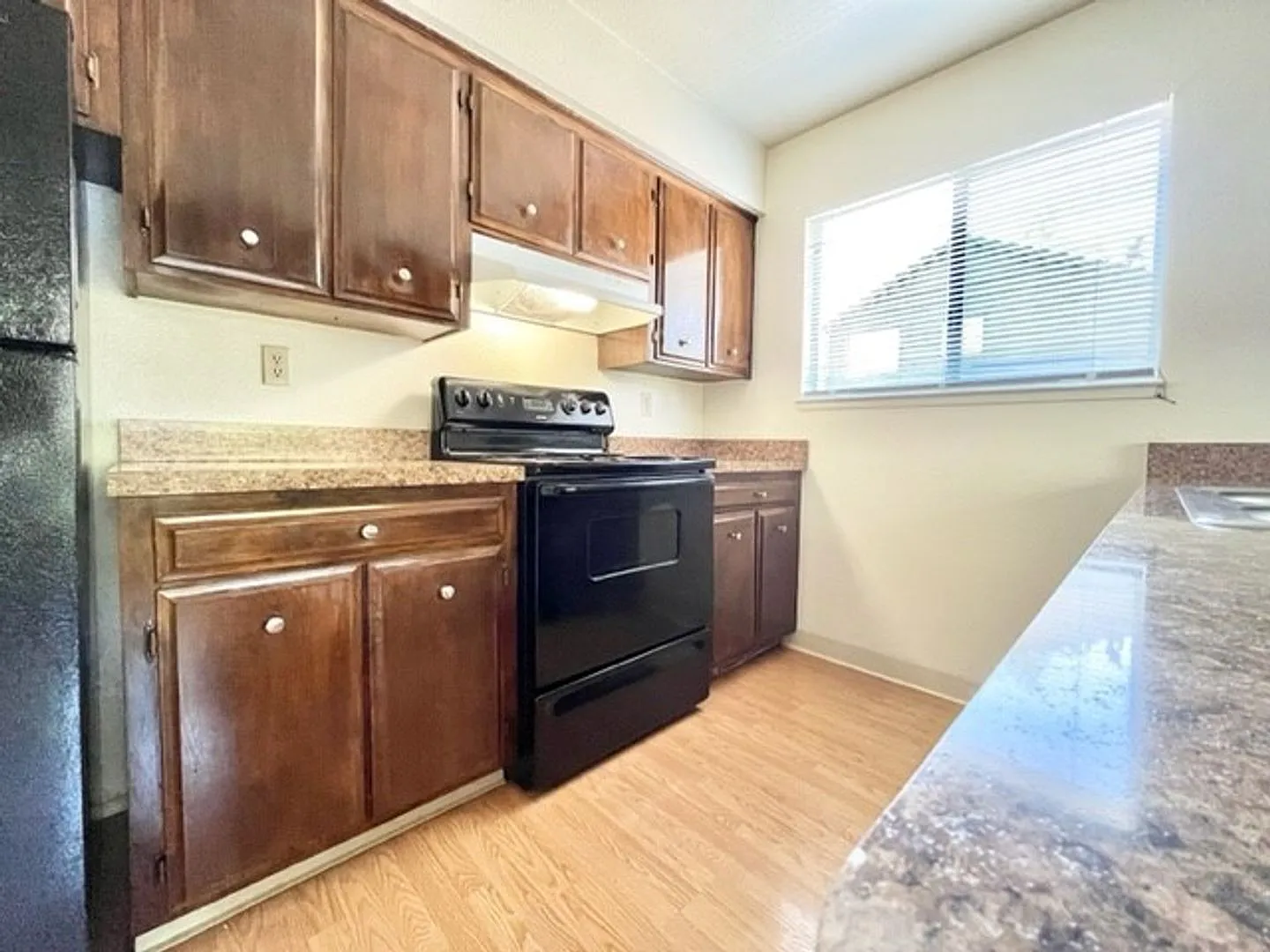 Mansion Apartments — Photo 3