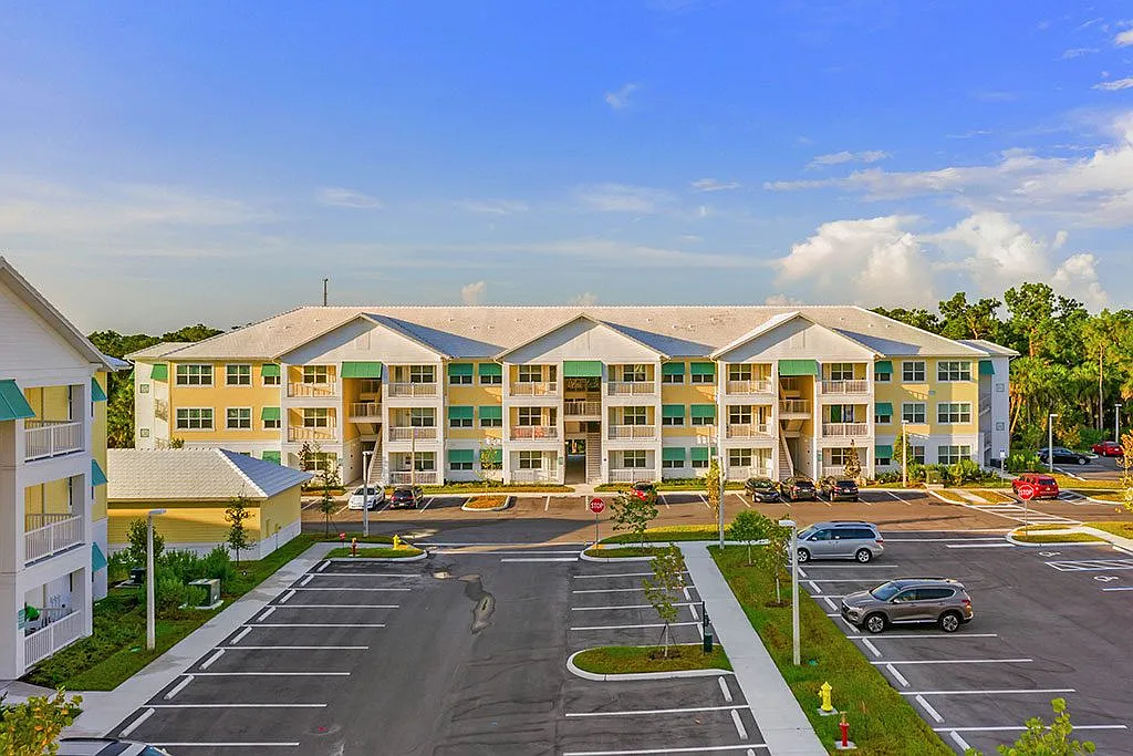 Waterline Bonita Springs — Photo 3