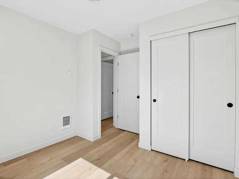 14321 Interlake Ave N #B — Photo 17