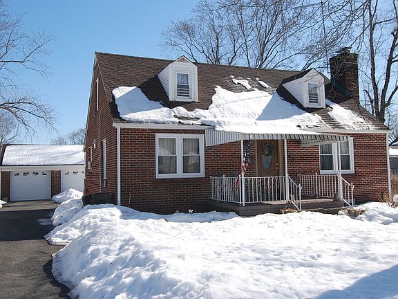 5th image of 645 Ayres Ave