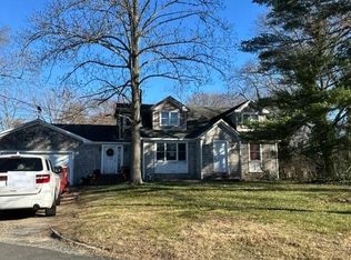 2 Quayle Ct, Huntington Station, NY 11746