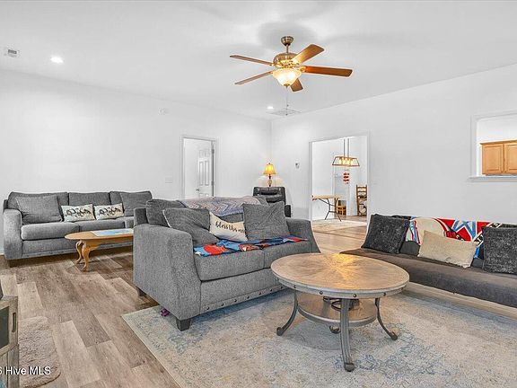 3rd image of 1180 Springdale Road