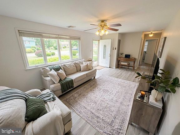 5th image of 413 Braun Ct