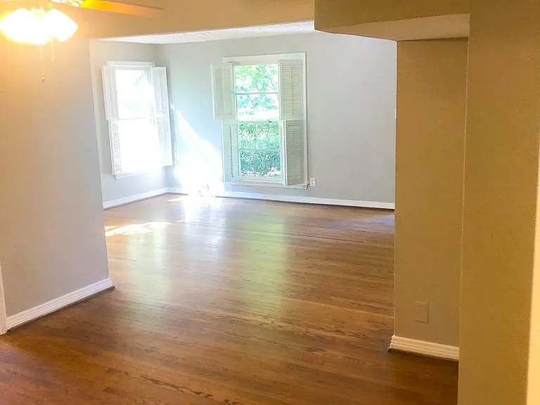 4414 Holland Ave — Photo 9