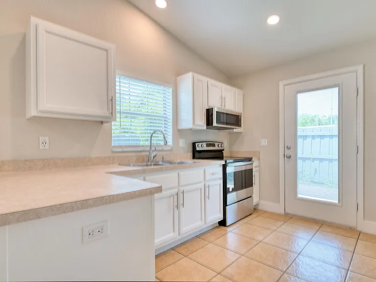 3435 NE 55th Ave — Photo 26