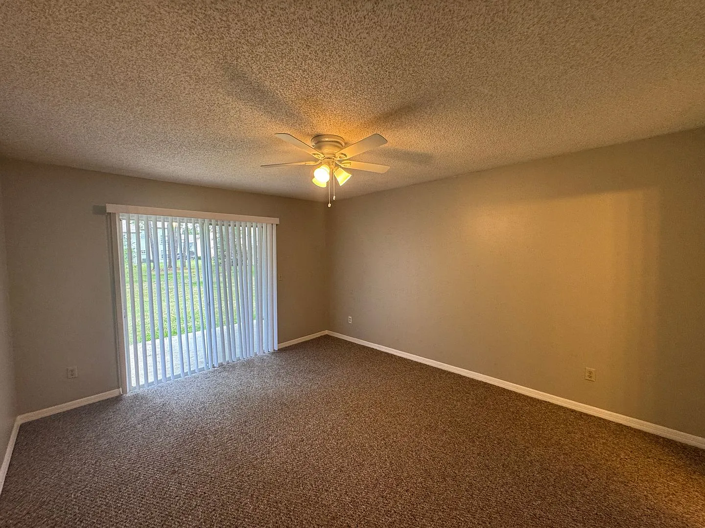 !Price Drop! Leasing Admin Fee Waived!! Spacious 2 Bedroom In Kissimmee — Photo 4