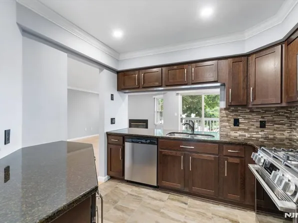 37 Amethyst Ln #251, Paterson, NJ 07501