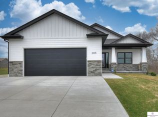 2005 Beaver Lake Blvd, Plattsmouth, NE 68048