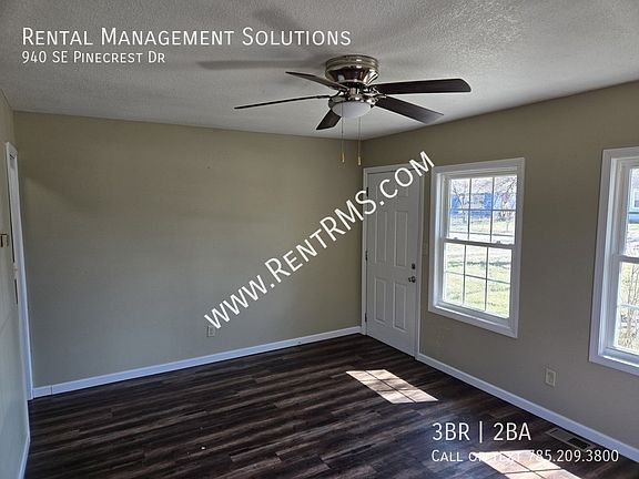 5th image of 940 SE Pinecrest Dr