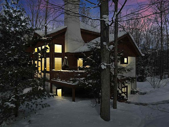 2nd image of 2511 Meadows Ln