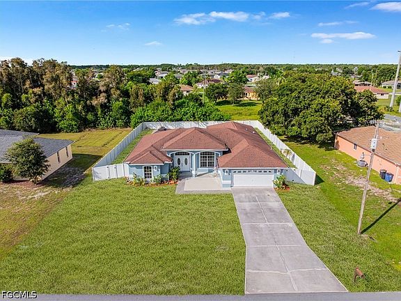 3rd image of 775 Arundel Cir
