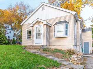 944 Chopsey Hill Rd, Bridgeport, CT 06606