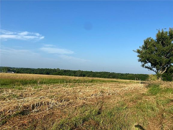 4th image of 1401 Road