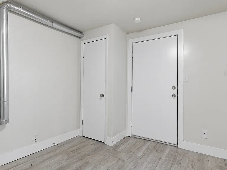 831 W Lennox St — Photo 18