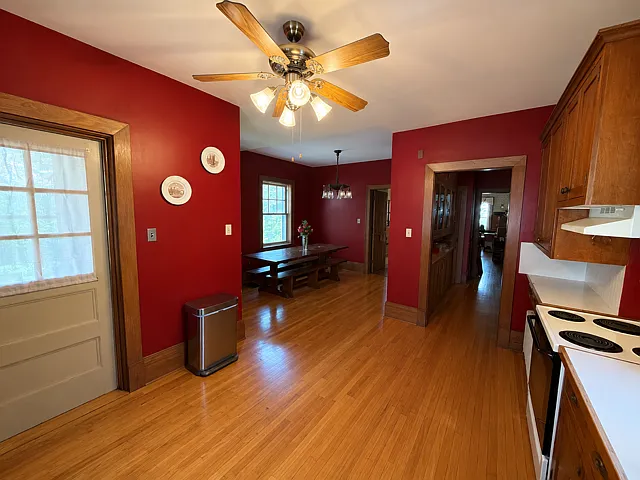 612 N State St — Photo 6