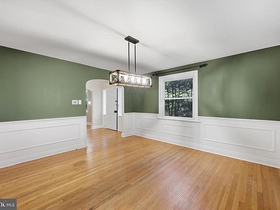 4th image of 143 Bryn Mawr Ave
