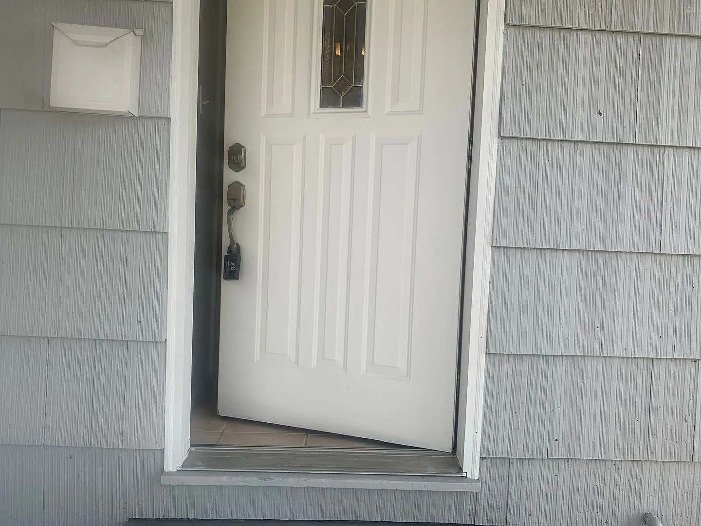 3 bedroom home with new floors — Photo 4