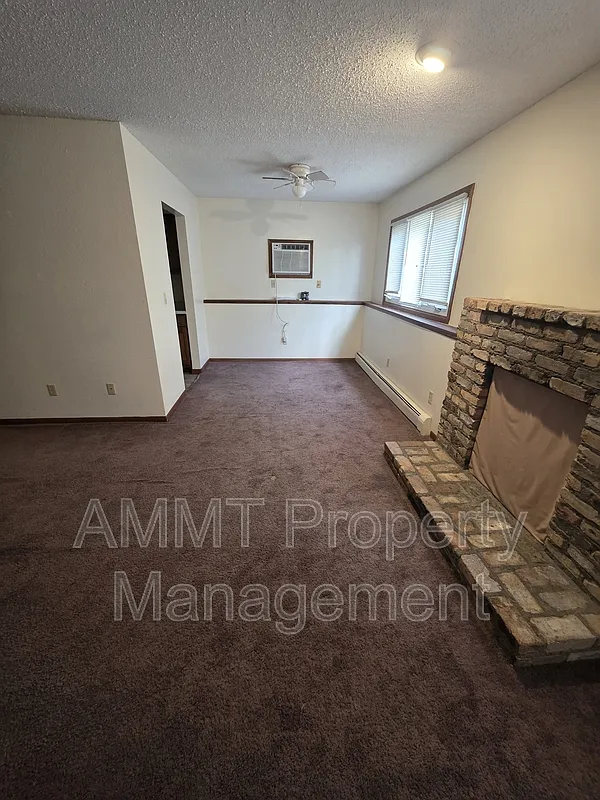 2 bed, 1.0 bath, $925 — Photo 2