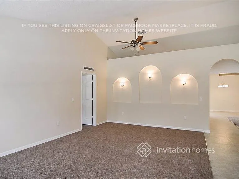 420 NW Byron St — Photo 3