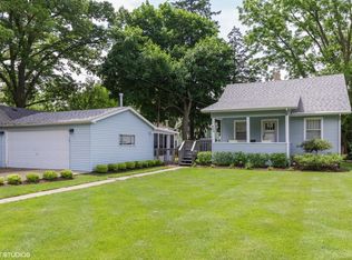 920 Cedar Ave, Elgin, IL 60120