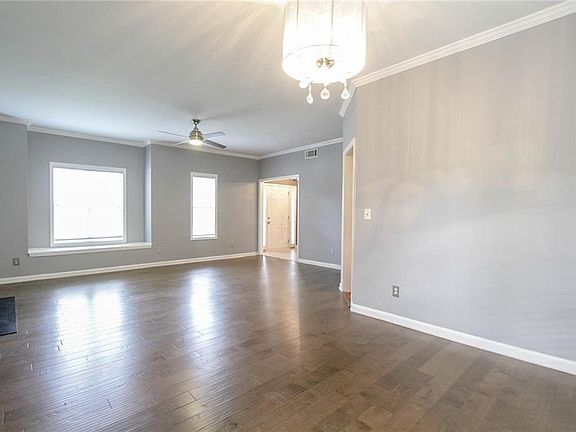 4th image of 3889 Landmark Dr