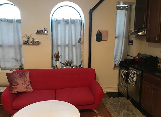 Rented by Geraldine Capasso, LREB | media 29