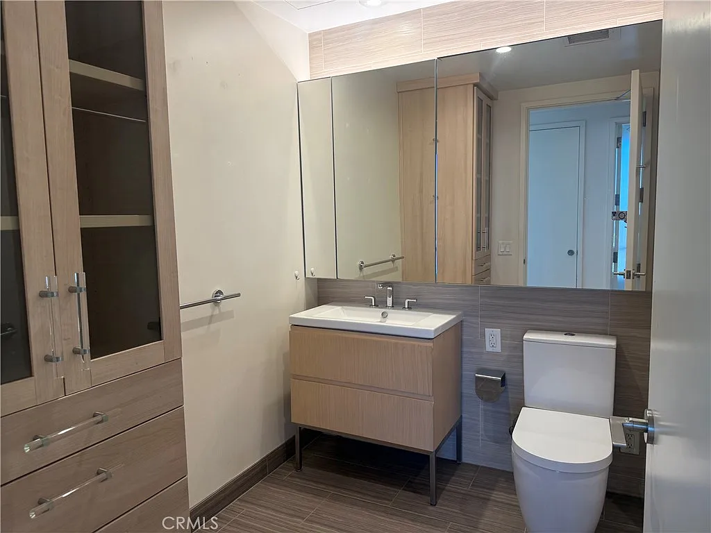 1 bed, 828 sqft, $3,100 — Photo 4
