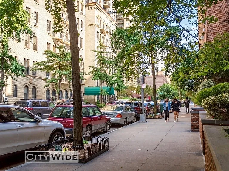 219 E 69th St #9F — Photo 11