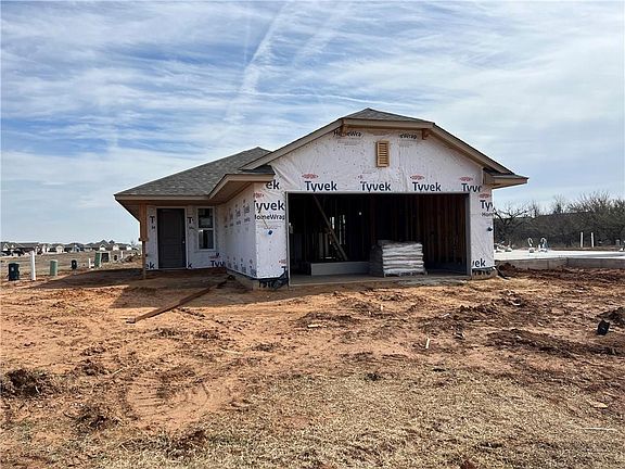 2nd image of 1312 Sycamore Cir