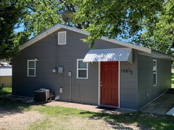 108 1/2 E 14th St, Newton, KS 67114