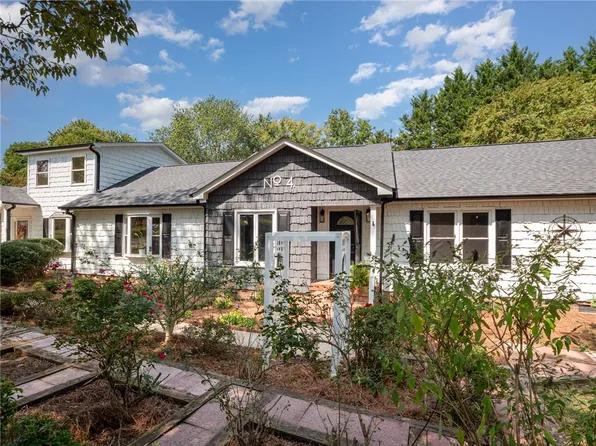 4 Mountain Crest Dr, Taylors, SC 29687