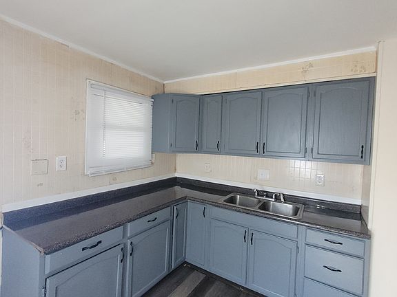 4th image of 1735 E 5th Ave