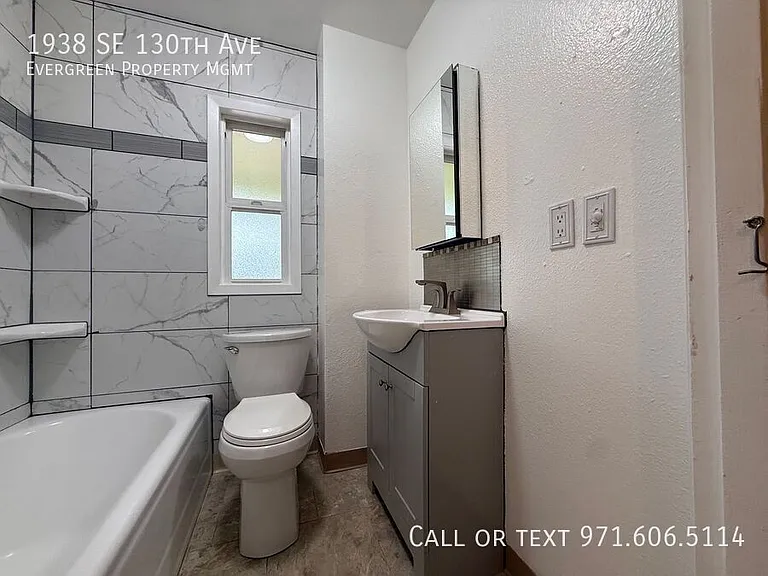 1938 SE 130th Ave — Photo 13