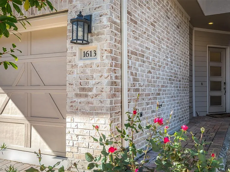 1613 Water Oak Point Dr — Photo 2