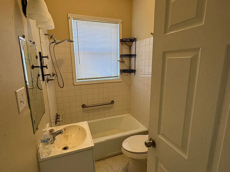 402 Egan St — Photo 9