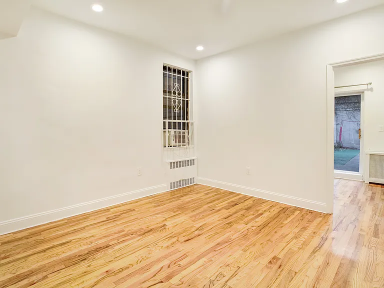 185 E 3rd St #1A — Photo 3
