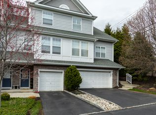 411 Waterview Dr, Poughkeepsie, NY 12601