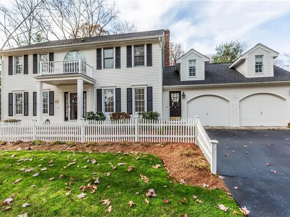 21 Aspen Ln, Smithfield, RI 02828