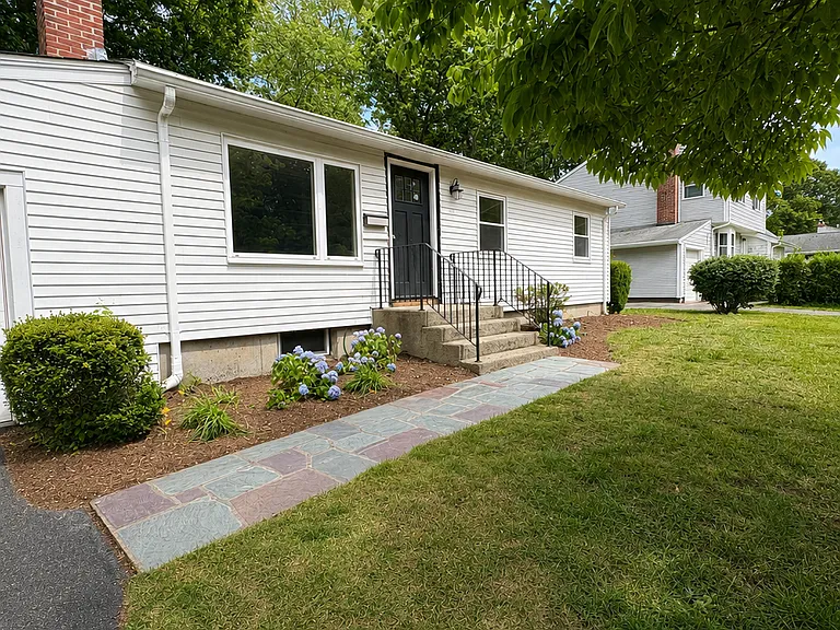 433 Winter St — Photo 1